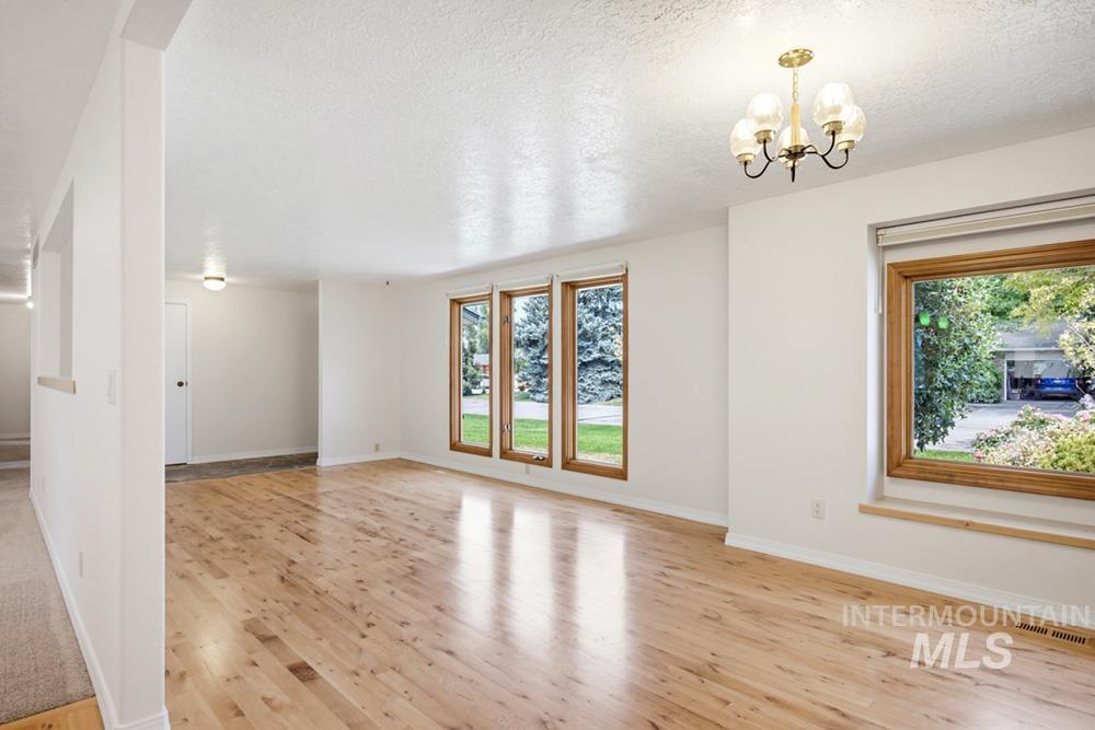 2165 E Springwood Dr, Meridian, Idaho 83642, 6 Bedrooms, 3.5 Bathrooms, Residential For Sale, Price $824,900,MLS 98997909
