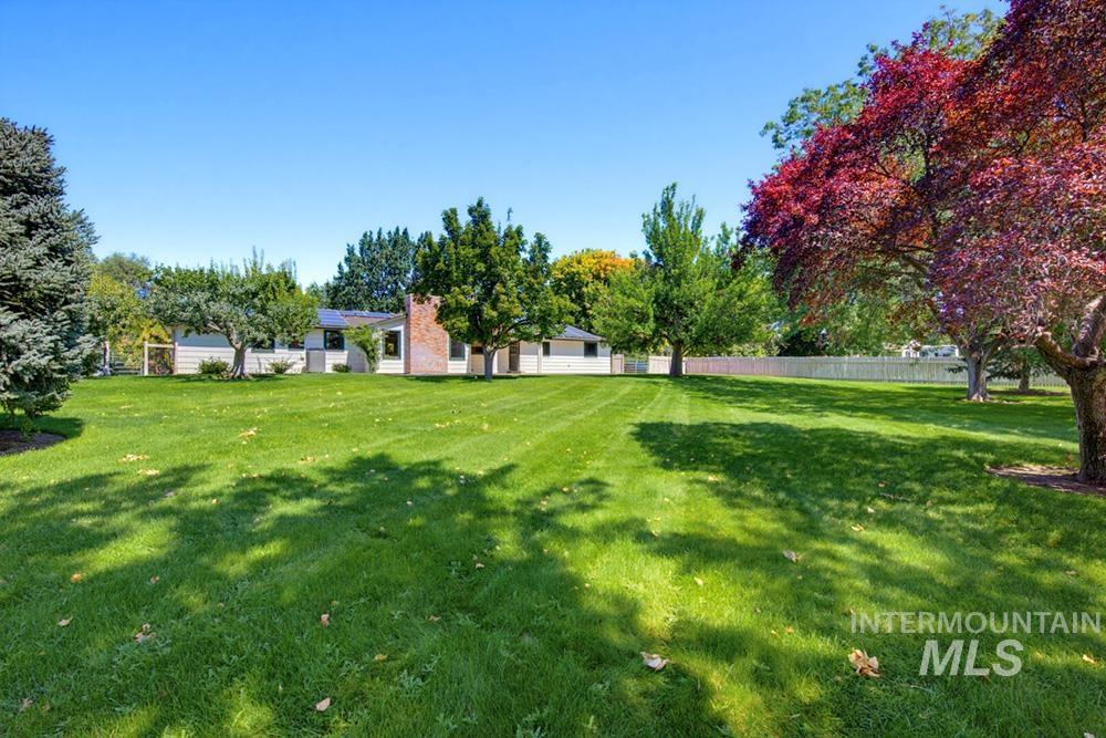 2165 E Springwood Dr, Meridian, Idaho 83642, 6 Bedrooms, 3.5 Bathrooms, Residential For Sale, Price $824,900,MLS 98997909