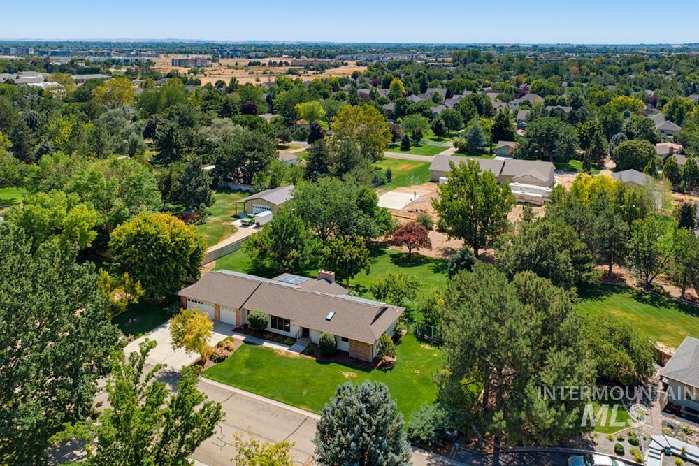 2165 E Springwood Dr, Meridian, Idaho 83642, 6 Bedrooms, 3.5 Bathrooms, Residential For Sale, Price $824,900,MLS 98997909