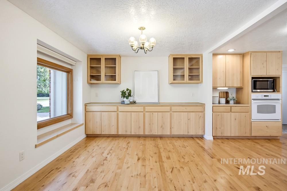 2165 E Springwood Dr, Meridian, Idaho 83642, 6 Bedrooms, 3.5 Bathrooms, Residential For Sale, Price $824,900,MLS 98997909