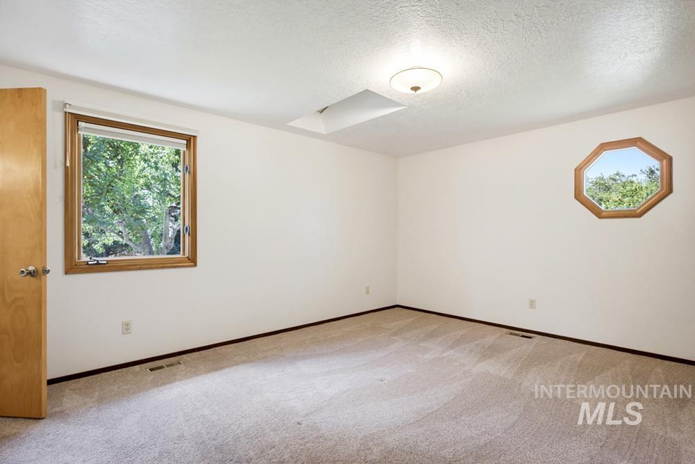 2165 E Springwood Dr, Meridian, Idaho 83642, 6 Bedrooms, 3.5 Bathrooms, Residential For Sale, Price $824,900,MLS 98997909