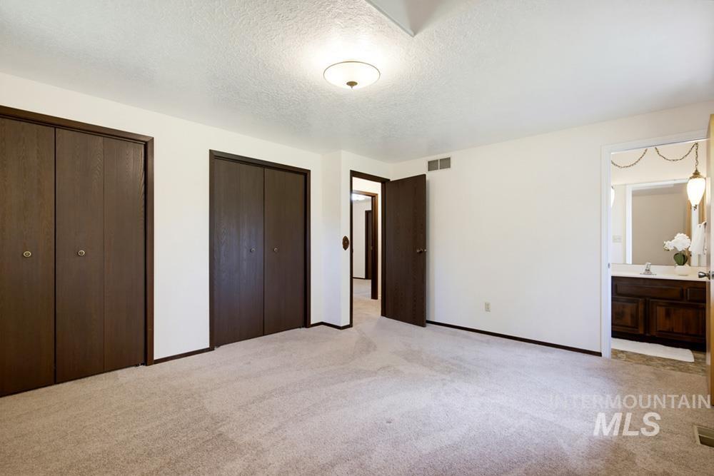 2165 E Springwood Dr, Meridian, Idaho 83642, 6 Bedrooms, 3.5 Bathrooms, Residential For Sale, Price $824,900,MLS 98997909