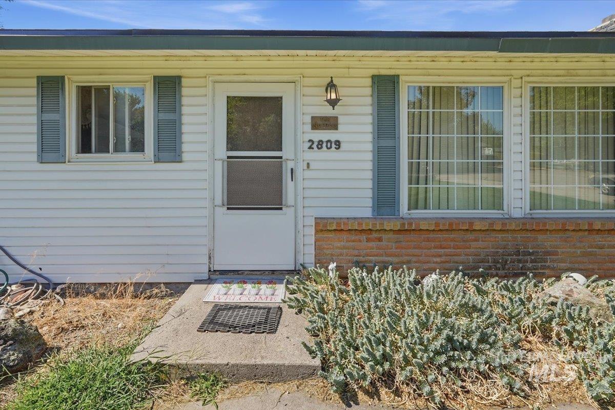 2809 S Montevista Dr, Boise, Idaho 83706, 3 Bedrooms, 1.5 Bathrooms, Residential For Sale, Price $429,900,MLS 98997912