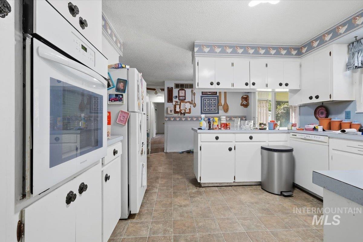 2809 S Montevista Dr, Boise, Idaho 83706, 3 Bedrooms, 1.5 Bathrooms, Residential For Sale, Price $429,900,MLS 98997912