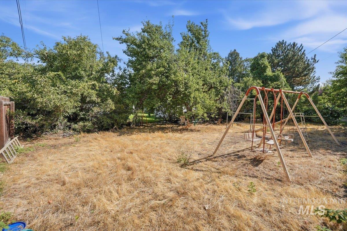2809 S Montevista Dr, Boise, Idaho 83706, 3 Bedrooms, 1.5 Bathrooms, Residential For Sale, Price $429,900,MLS 98997912