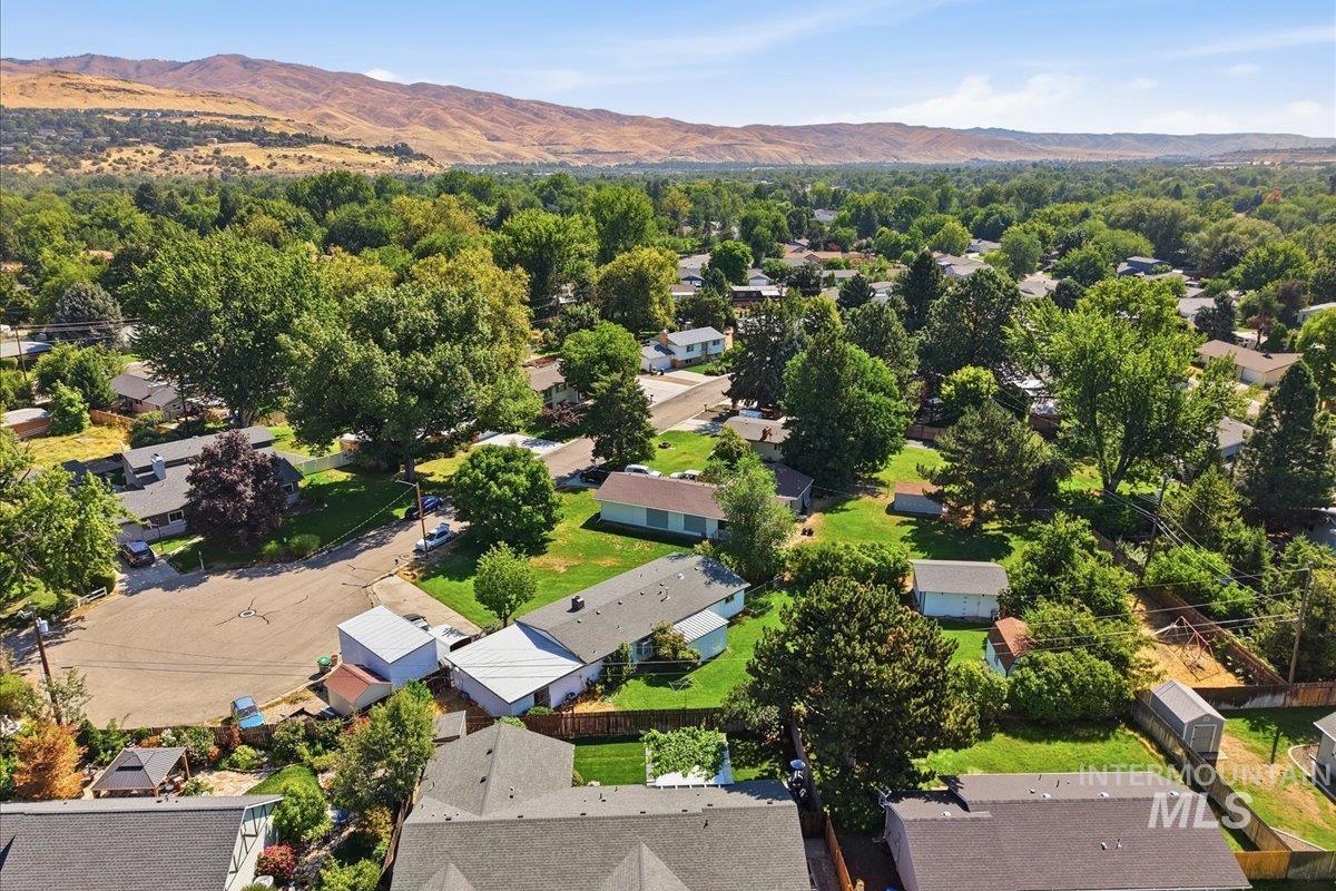 2809 S Montevista Dr, Boise, Idaho 83706, 3 Bedrooms, 1.5 Bathrooms, Residential For Sale, Price $429,900,MLS 98997912