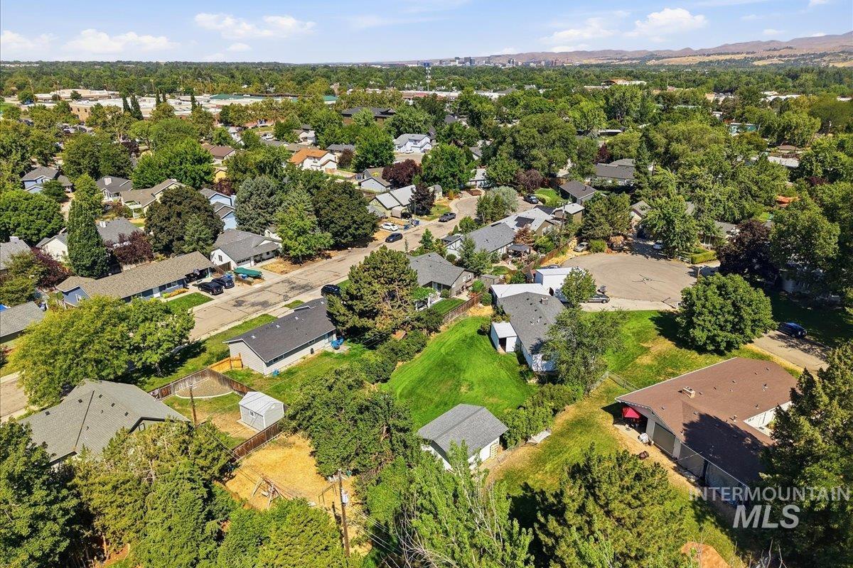 2809 S Montevista Dr, Boise, Idaho 83706, 3 Bedrooms, 1.5 Bathrooms, Residential For Sale, Price $429,900,MLS 98997912