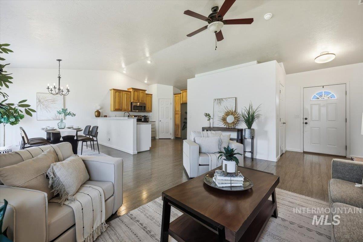 3124 Parkview Way, Nampa, Idaho 83687, 3 Bedrooms, 2 Bathrooms, Residential For Sale, Price $364,900,MLS 98997920