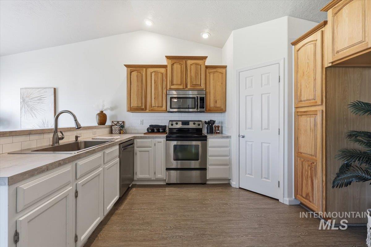 3124 Parkview Way, Nampa, Idaho 83687, 3 Bedrooms, 2 Bathrooms, Residential For Sale, Price $364,900,MLS 98997920