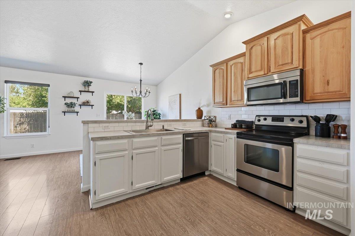 3124 Parkview Way, Nampa, Idaho 83687, 3 Bedrooms, 2 Bathrooms, Residential For Sale, Price $364,900,MLS 98997920