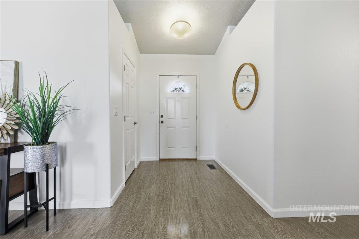 3124 Parkview Way, Nampa, Idaho 83687, 3 Bedrooms, 2 Bathrooms, Residential For Sale, Price $364,900,MLS 98997920