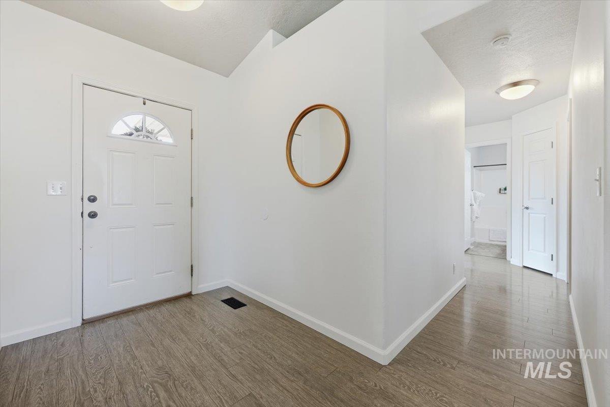 3124 Parkview Way, Nampa, Idaho 83687, 3 Bedrooms, 2 Bathrooms, Residential For Sale, Price $364,900,MLS 98997920