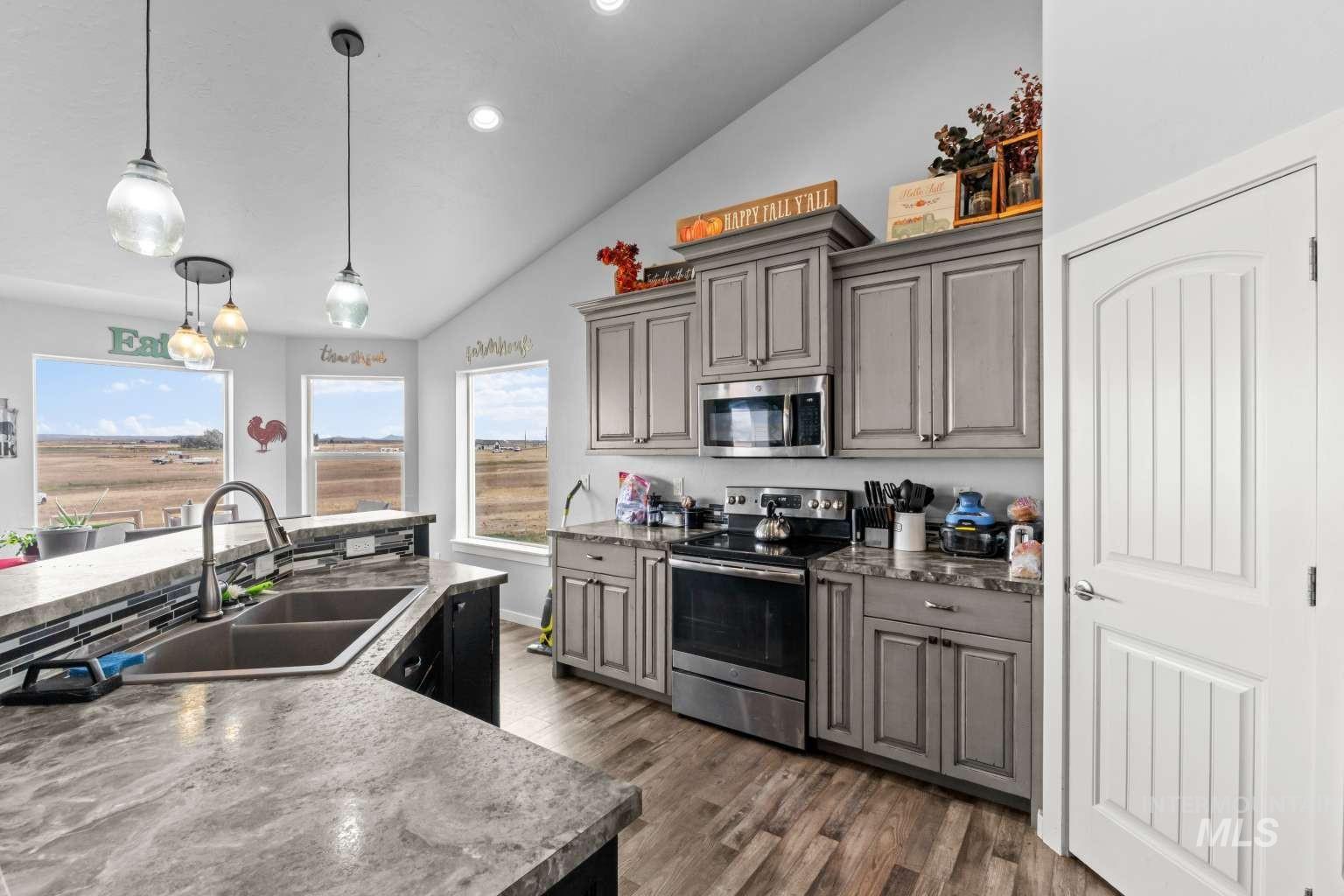 523 N 250 E, Shoshone, Idaho 83352, 3 Bedrooms, 2 Bathrooms, Residential For Sale, Price $499,000,MLS 98997921