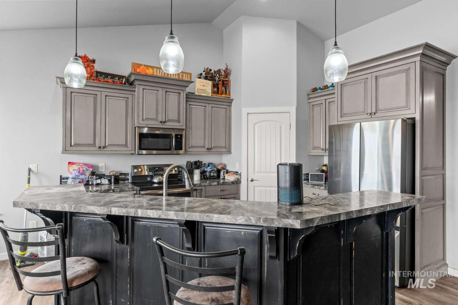 523 N 250 E, Shoshone, Idaho 83352, 3 Bedrooms, 2 Bathrooms, Residential For Sale, Price $499,000,MLS 98997921