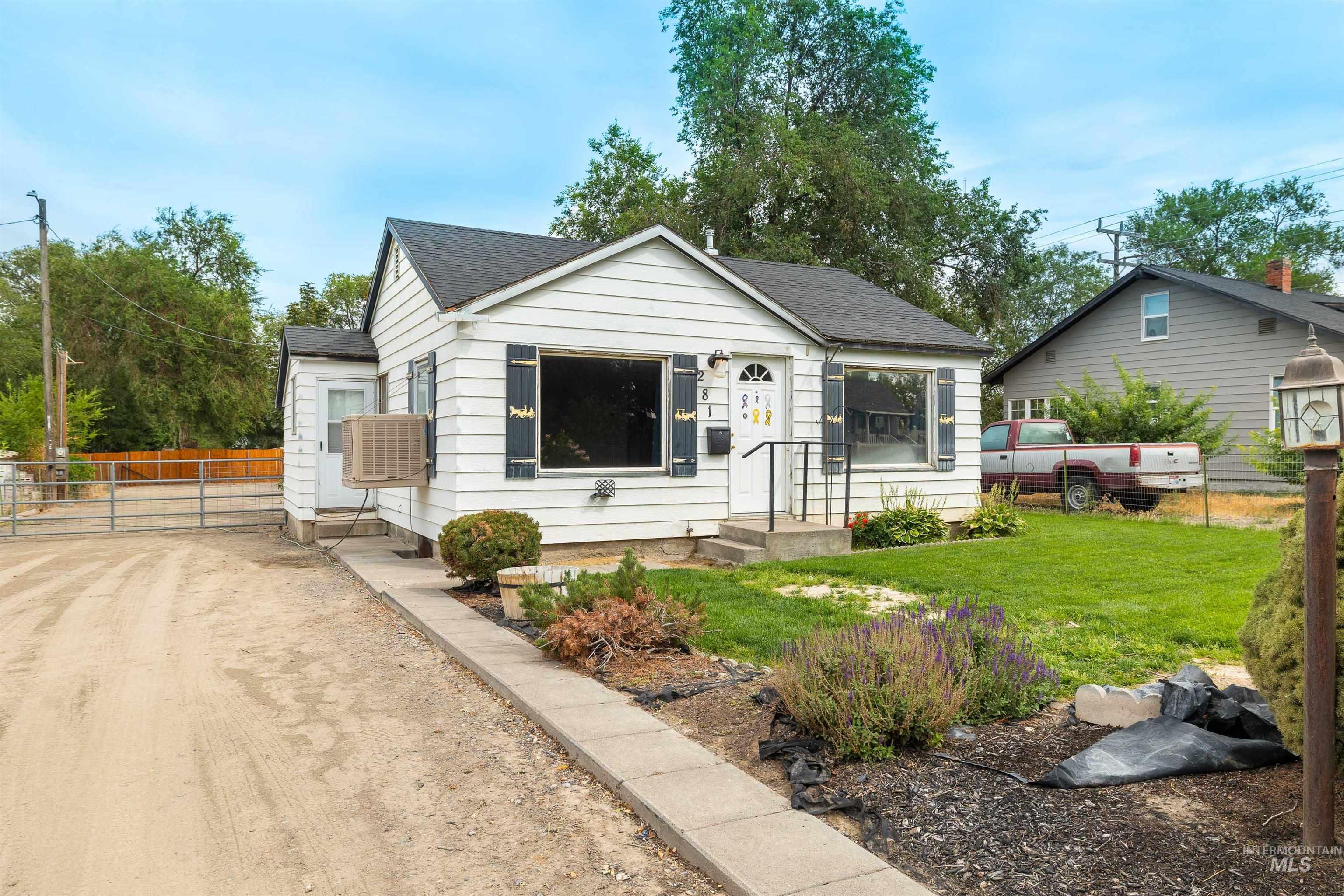 281 Lois St, Twin Falls, Idaho 83301, 2 Bedrooms, 1 Bathroom, Residential For Sale, Price $245,000,MLS 98997922
