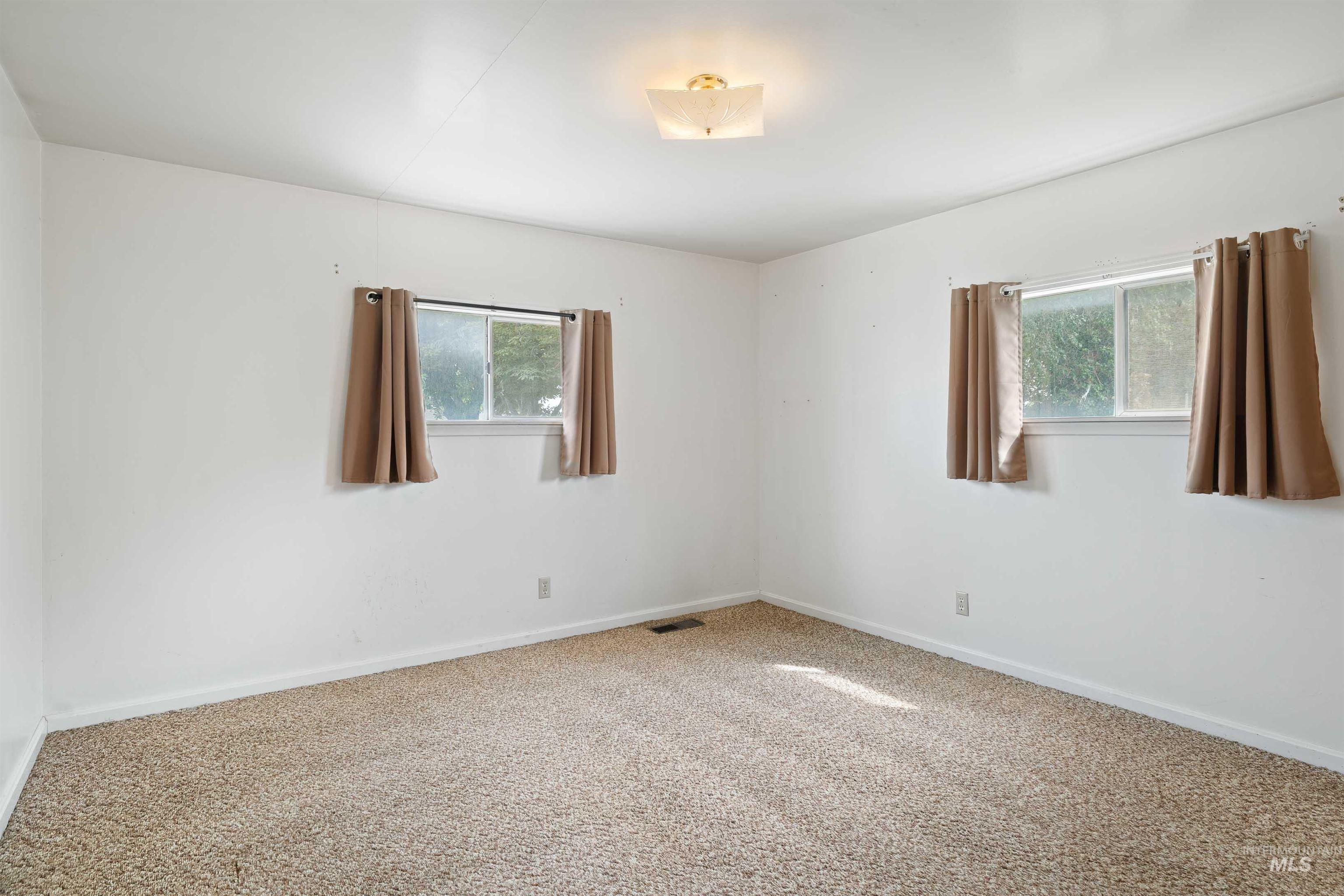 281 Lois St, Twin Falls, Idaho 83301, 2 Bedrooms, 1 Bathroom, Residential For Sale, Price $245,000,MLS 98997922