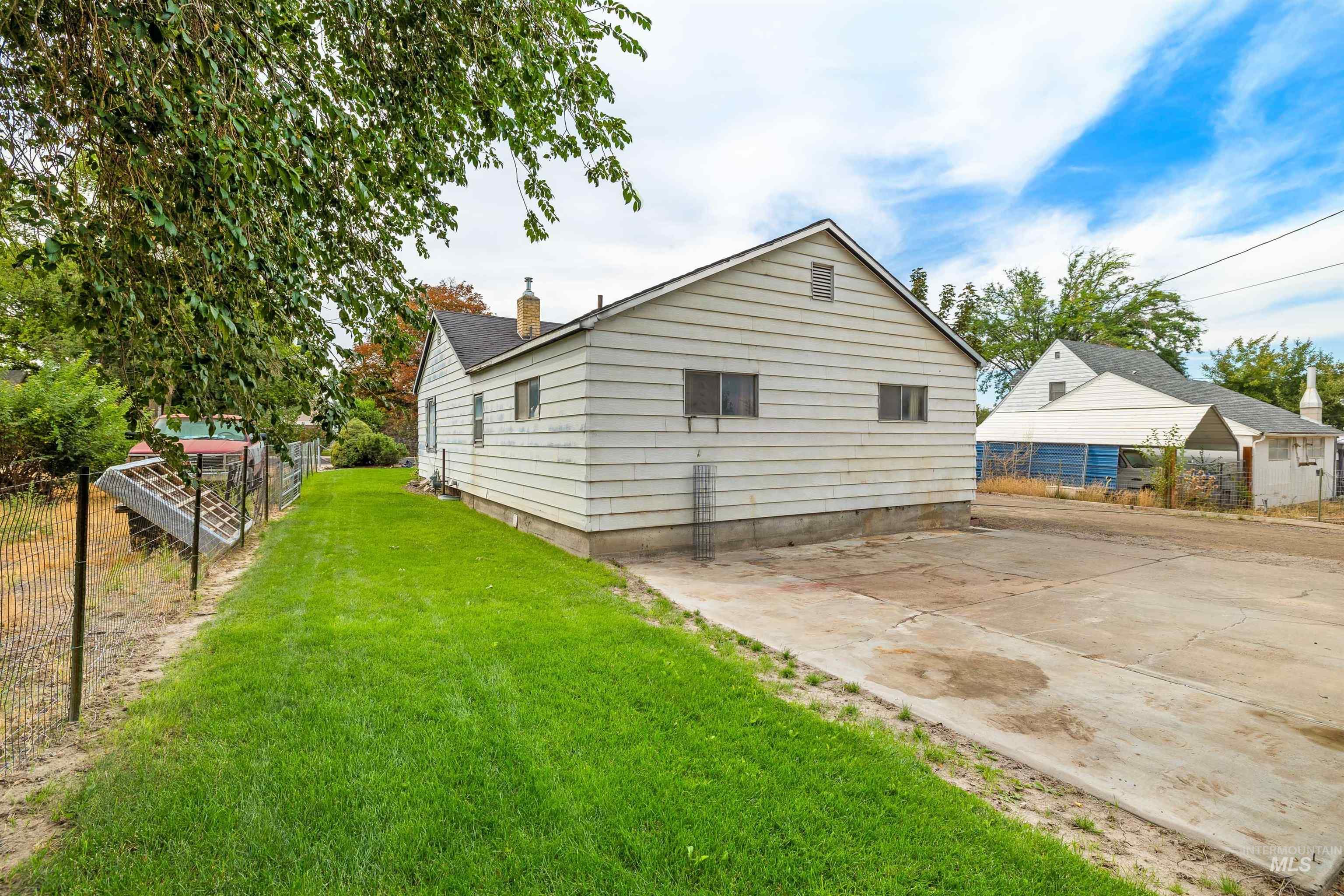281 Lois St, Twin Falls, Idaho 83301, 2 Bedrooms, 1 Bathroom, Residential For Sale, Price $245,000,MLS 98997922
