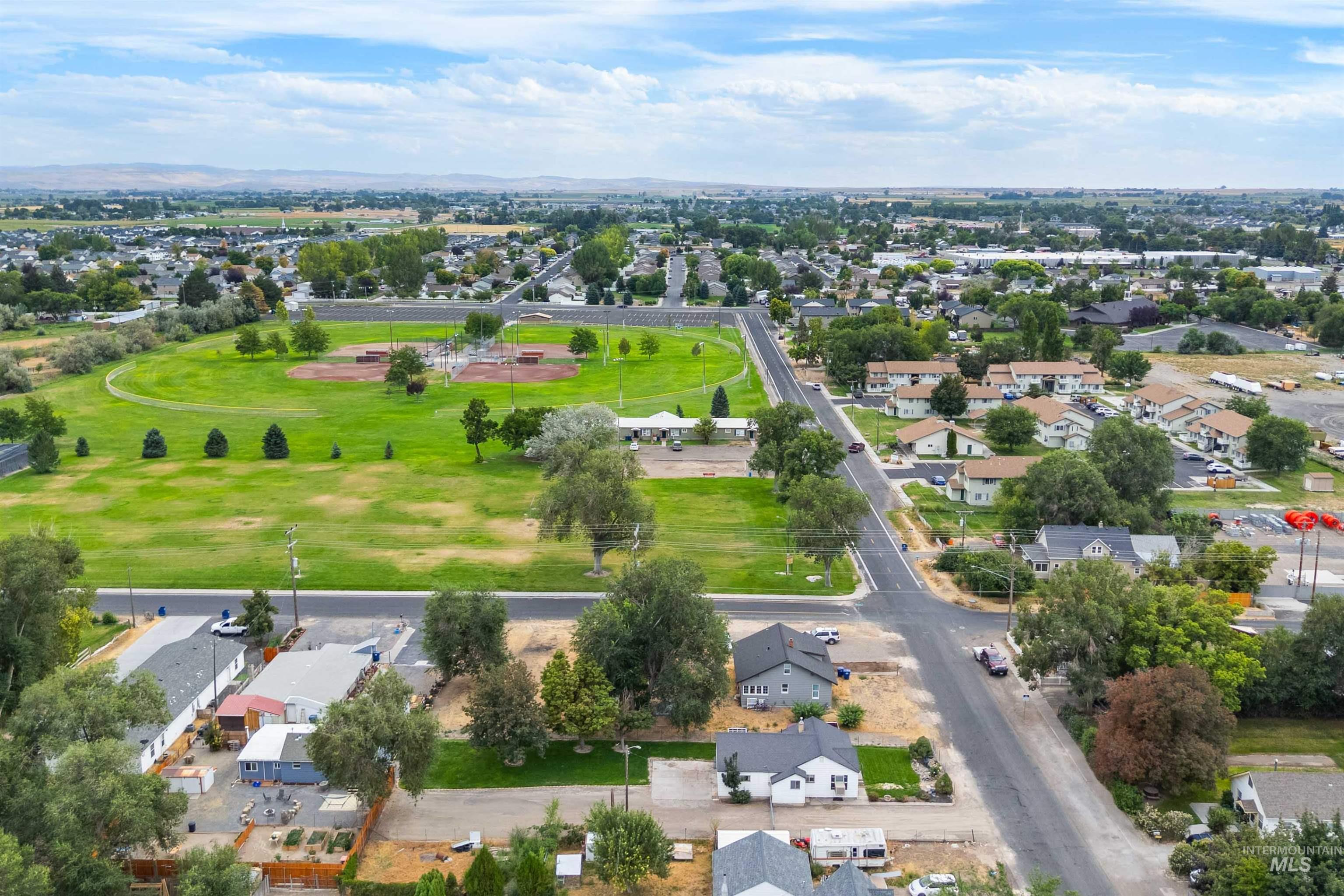 281 Lois St, Twin Falls, Idaho 83301, 2 Bedrooms, 1 Bathroom, Residential For Sale, Price $245,000,MLS 98997922