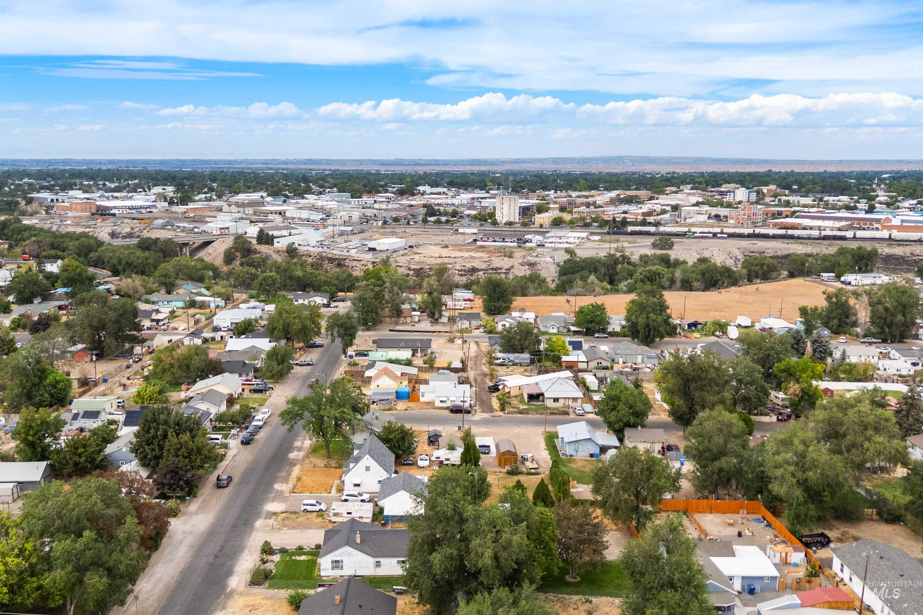 281 Lois St, Twin Falls, Idaho 83301, 2 Bedrooms, 1 Bathroom, Residential For Sale, Price $245,000,MLS 98997922