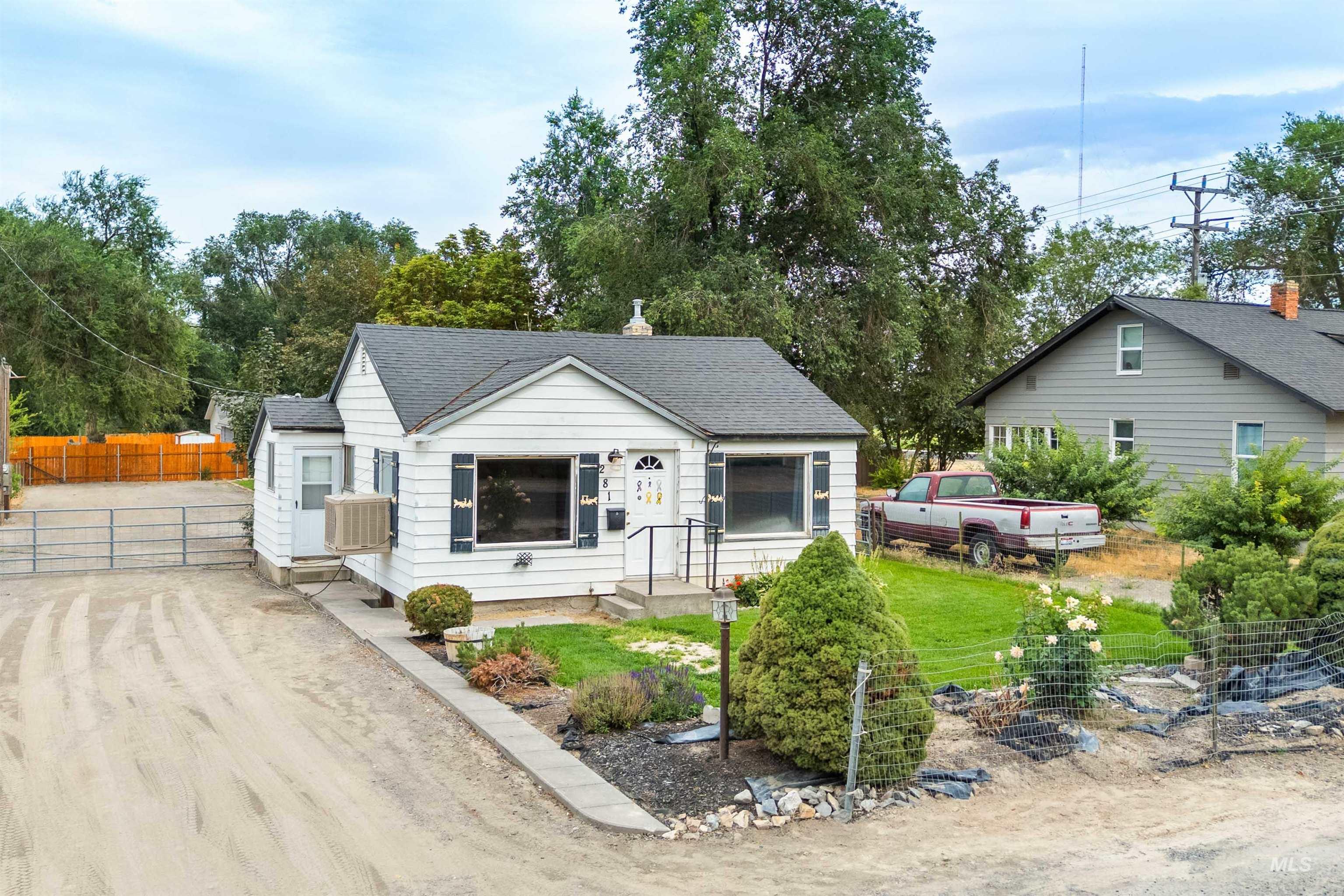 281 Lois St, Twin Falls, Idaho 83301, 2 Bedrooms, 1 Bathroom, Residential For Sale, Price $245,000,MLS 98997922