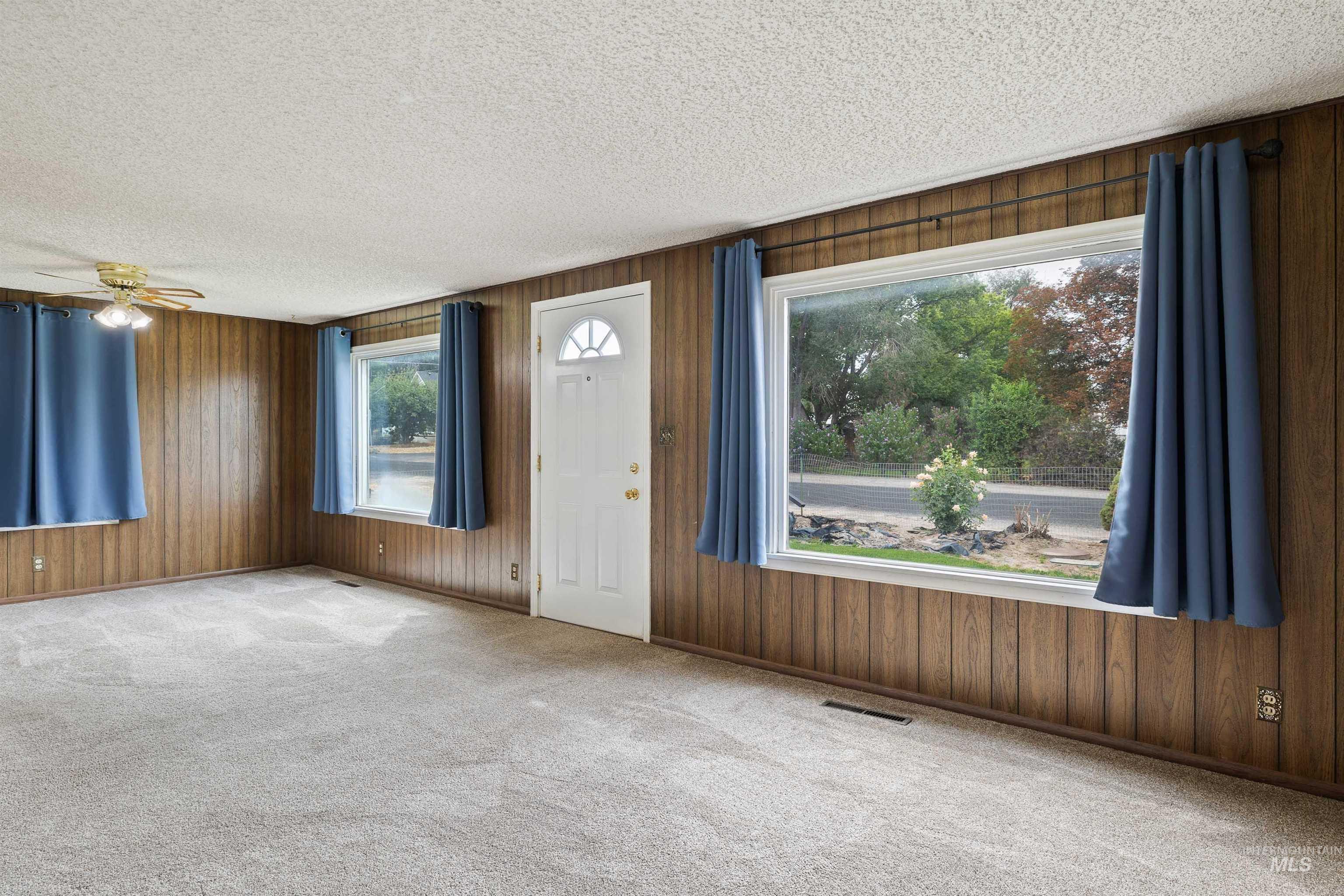 281 Lois St, Twin Falls, Idaho 83301, 2 Bedrooms, 1 Bathroom, Residential For Sale, Price $245,000,MLS 98997922