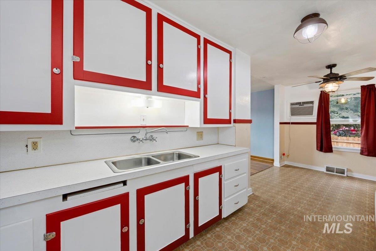 234 4th Ave W, Gooding, Idaho 83330, 1 Bedroom, 1 Bathroom, Residential For Sale, Price $175,000,MLS 98997933