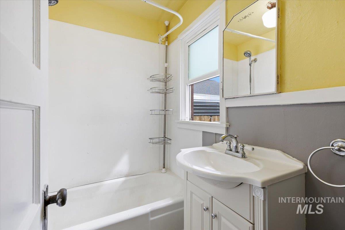 234 4th Ave W, Gooding, Idaho 83330, 1 Bedroom, 1 Bathroom, Residential For Sale, Price $175,000,MLS 98997933