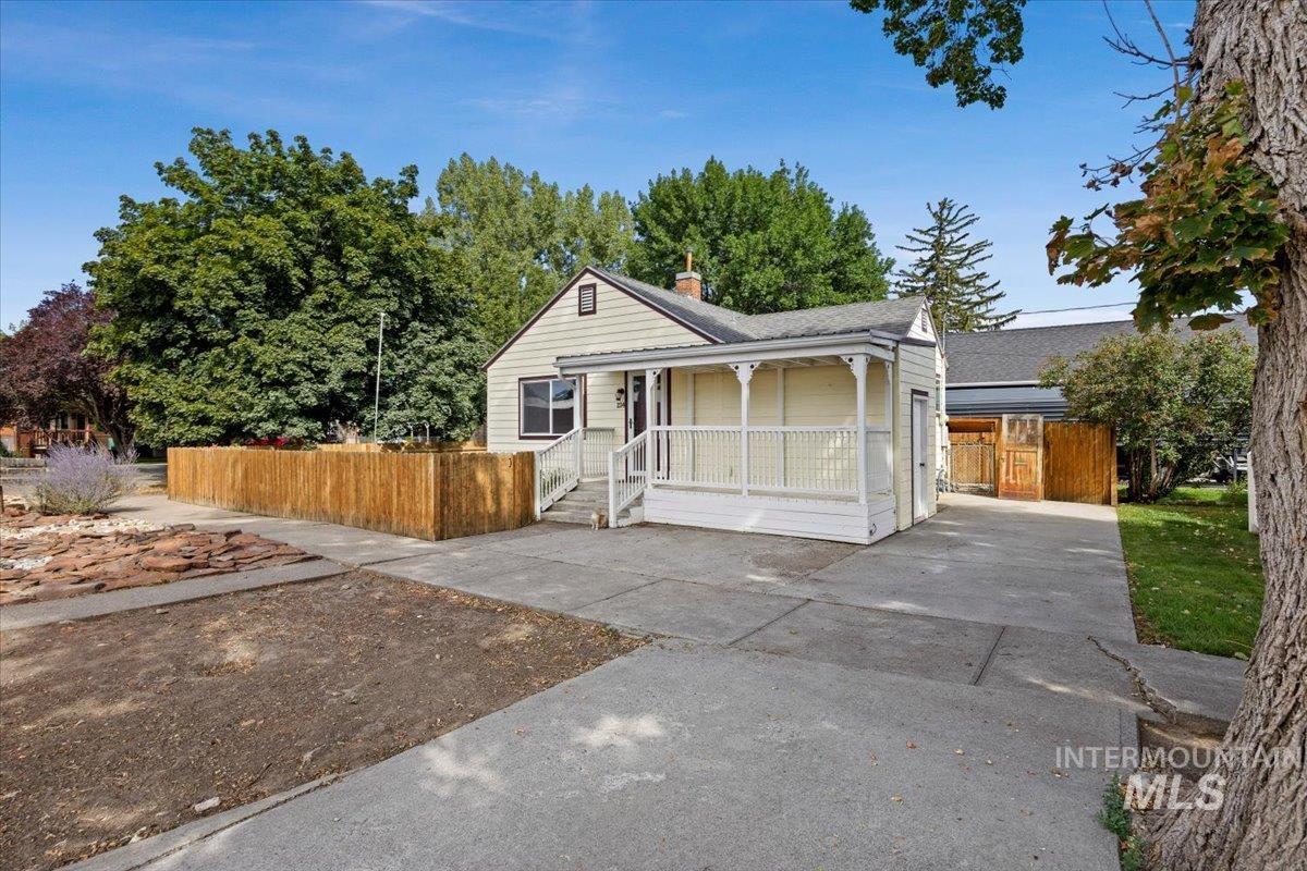 234 4th Ave W, Gooding, Idaho 83330, 1 Bedroom, 1 Bathroom, Residential For Sale, Price $175,000,MLS 98997933