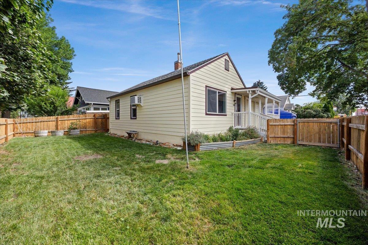 234 4th Ave W, Gooding, Idaho 83330, 1 Bedroom, 1 Bathroom, Residential For Sale, Price $175,000,MLS 98997933