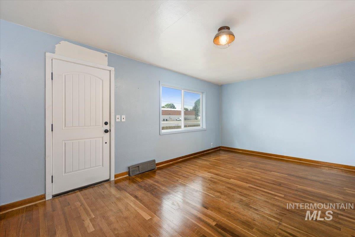 234 4th Ave W, Gooding, Idaho 83330, 1 Bedroom, 1 Bathroom, Residential For Sale, Price $175,000,MLS 98997933