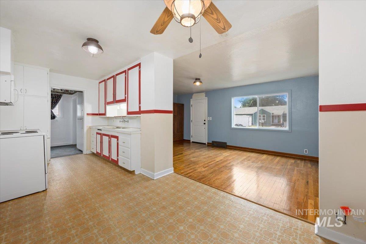 234 4th Ave W, Gooding, Idaho 83330, 1 Bedroom, 1 Bathroom, Residential For Sale, Price $175,000,MLS 98997933
