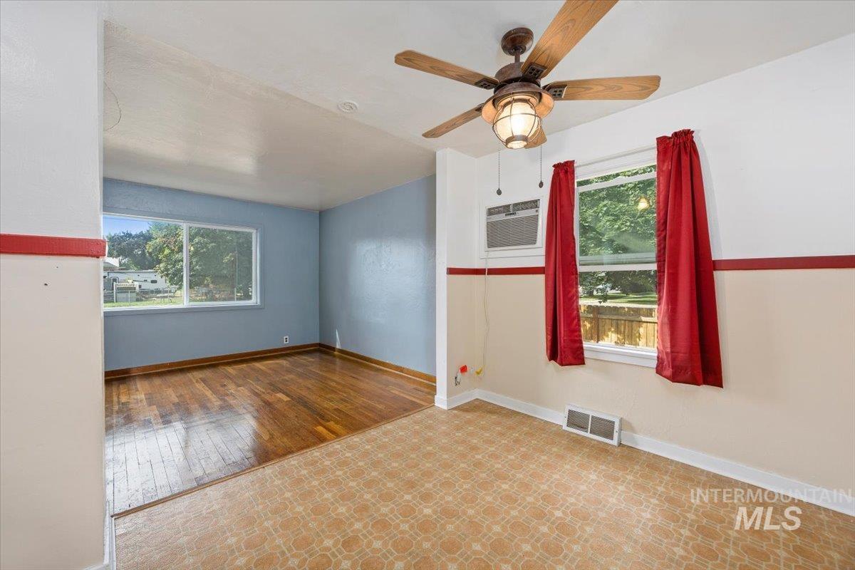 234 4th Ave W, Gooding, Idaho 83330, 1 Bedroom, 1 Bathroom, Residential For Sale, Price $175,000,MLS 98997933