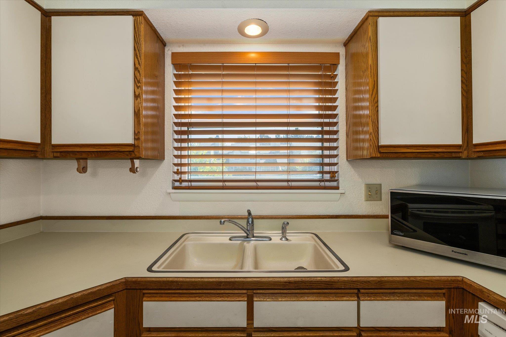 906 N Benjamin Lane, Boise, Idaho 83704, 2 Bedrooms, 1.5 Bathrooms, Residential For Sale, Price $299,900,MLS 98997935