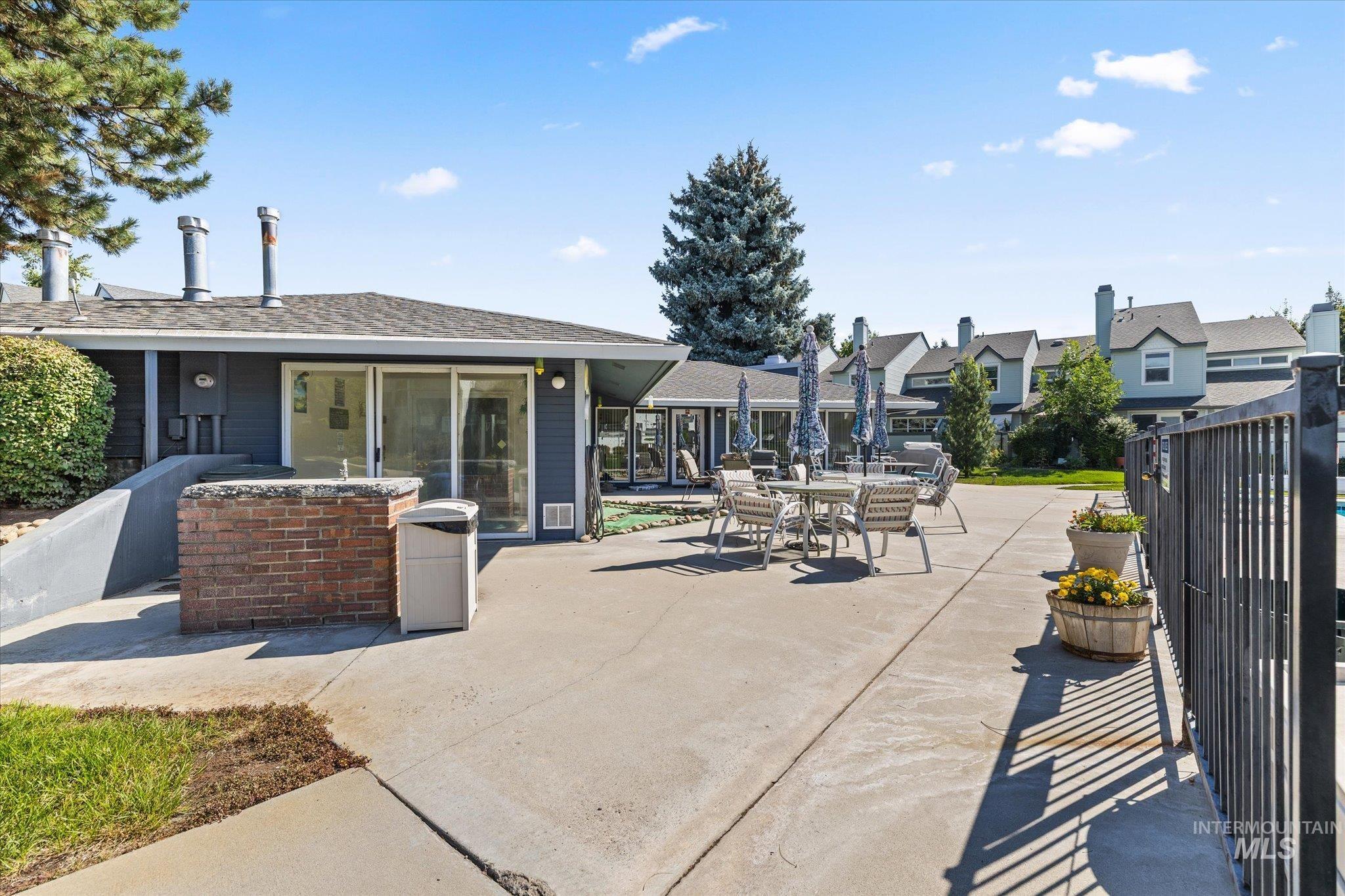 906 N Benjamin Lane, Boise, Idaho 83704, 2 Bedrooms, 1.5 Bathrooms, Residential For Sale, Price $299,900,MLS 98997935