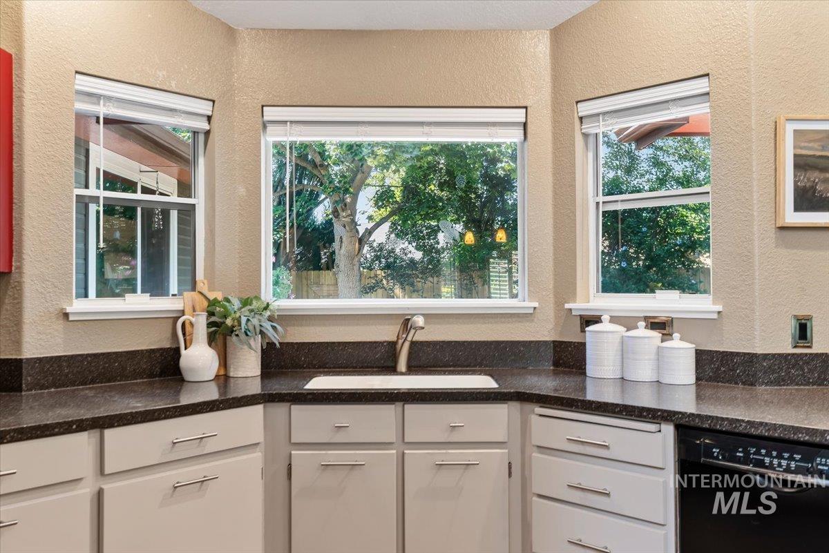 5695 S Kalmia, Boise, Idaho 83716, 3 Bedrooms, 2 Bathrooms, Residential For Sale, Price $549,900, 98997939