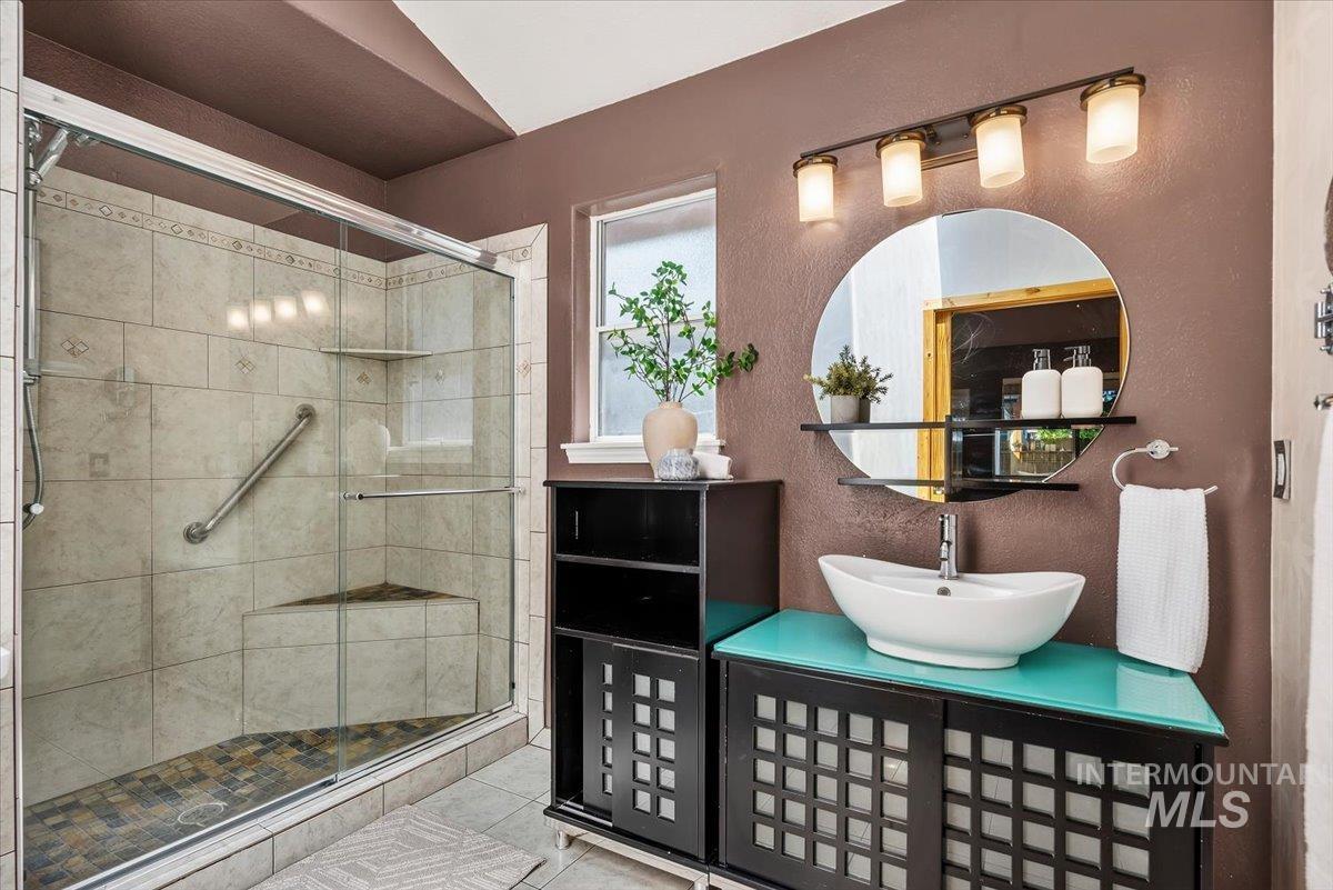 5695 S Kalmia, Boise, Idaho 83716, 3 Bedrooms, 2 Bathrooms, Residential For Sale, Price $549,900, 98997939