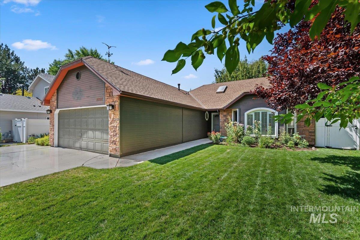 5695 S Kalmia, Boise, Idaho 83716, 3 Bedrooms, 2 Bathrooms, Residential For Sale, Price $549,900, 98997939