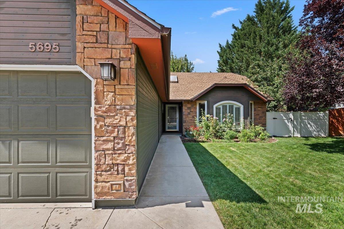 5695 S Kalmia, Boise, Idaho 83716, 3 Bedrooms, 2 Bathrooms, Residential For Sale, Price $549,900, 98997939