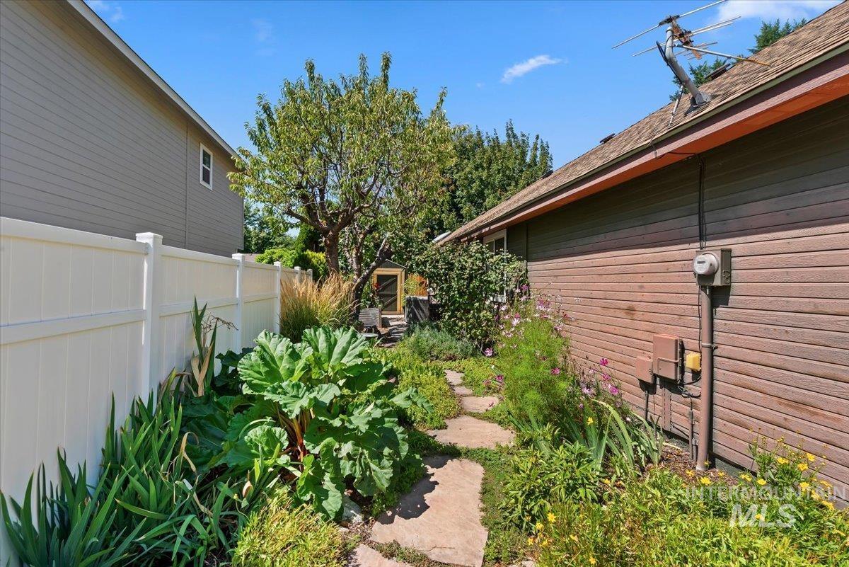 5695 S Kalmia, Boise, Idaho 83716, 3 Bedrooms, 2 Bathrooms, Residential For Sale, Price $549,900, 98997939