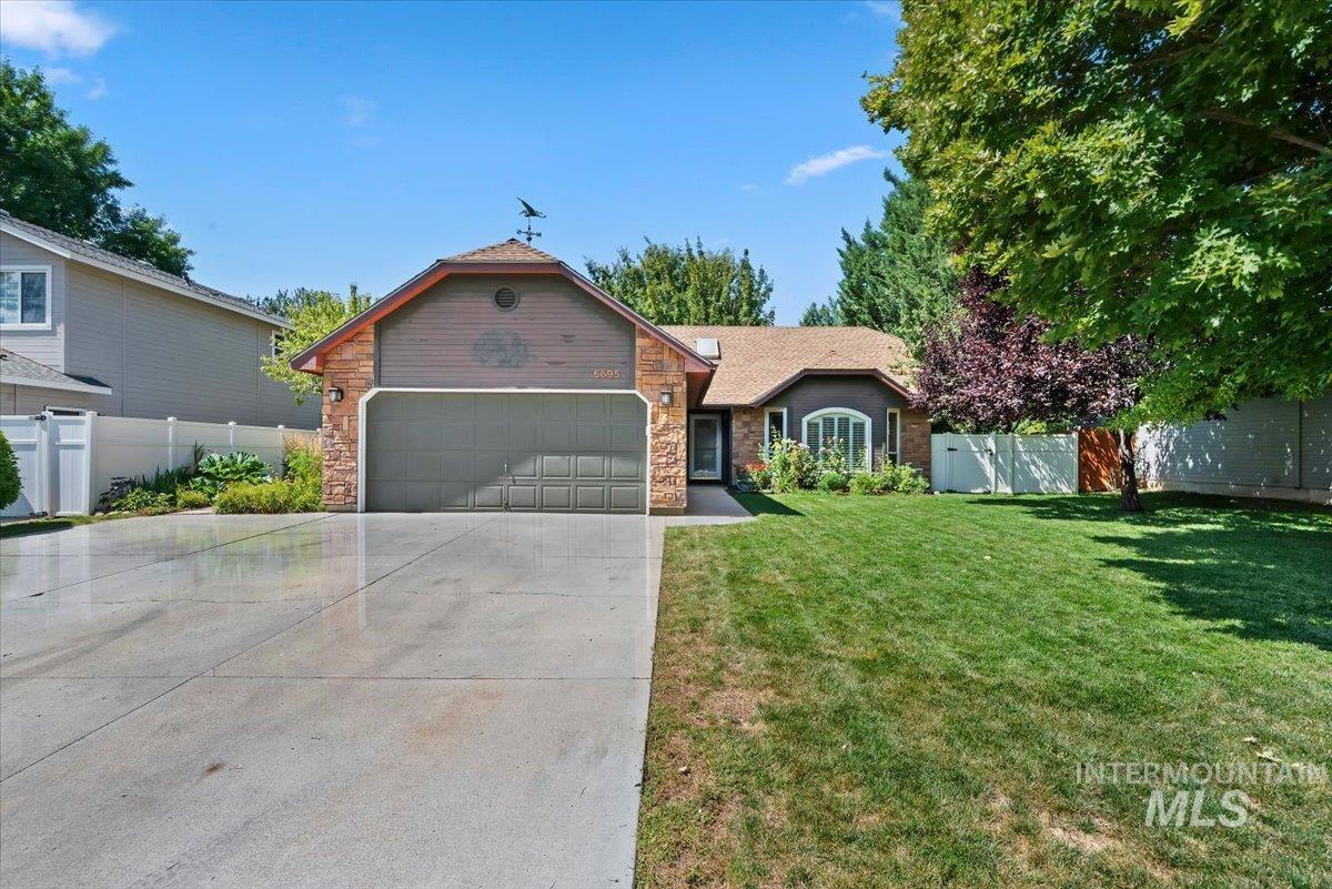 5695 S Kalmia, Boise, Idaho 83716, 3 Bedrooms, 2 Bathrooms, Residential For Sale, Price $549,900, 98997939