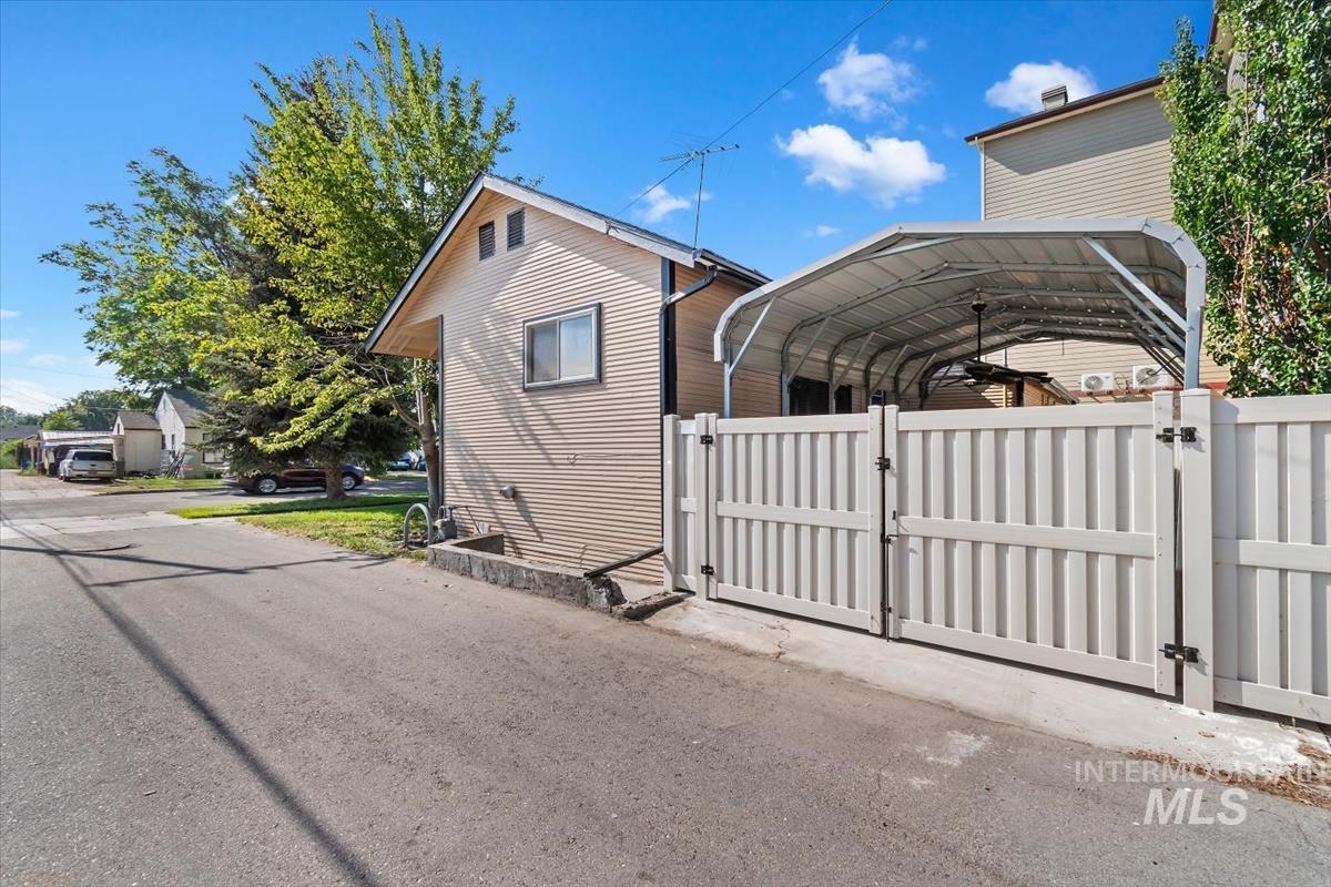 616 S 9th Ave, Caldwell, Idaho 83605, 3 Bedrooms, 2 Bathrooms, Residential For Sale, Price $315,000,MLS 98997946