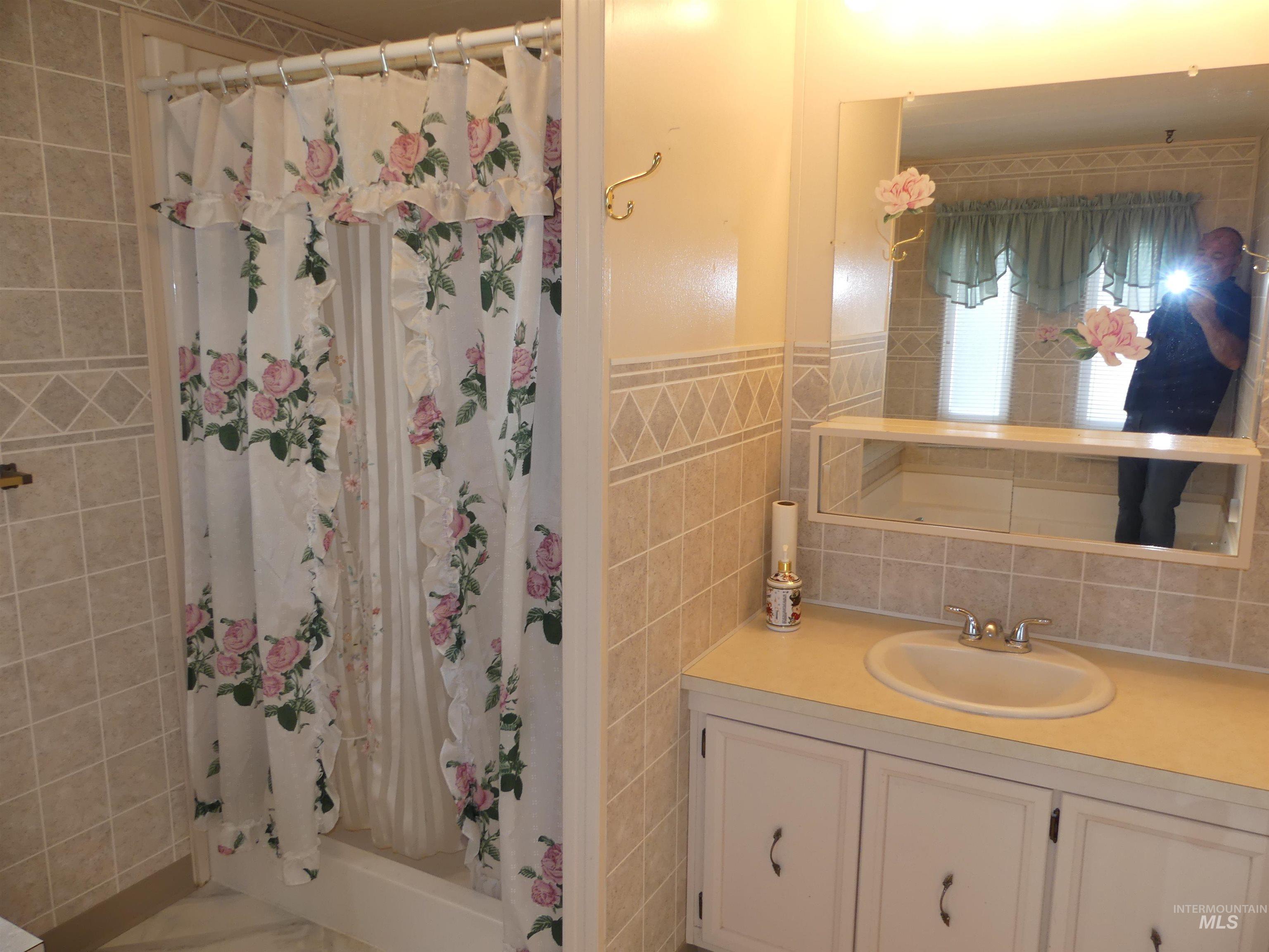 2015 6th Ave, Clarkston, Washington 99403, 3 Bedrooms, 2 Bathrooms, Residential For Sale, Price $79,000, 98997947