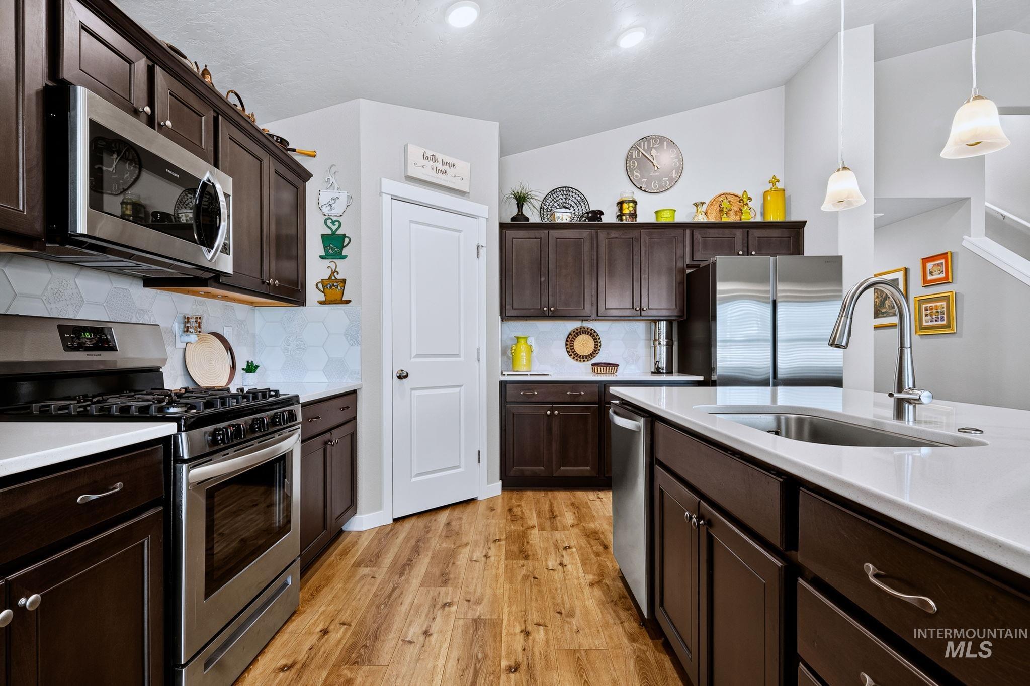 672 E Warrior Basin St., Kuna, Idaho 83634, 4 Bedrooms, 2 Bathrooms, Residential For Sale, Price $469,900,MLS 98997952