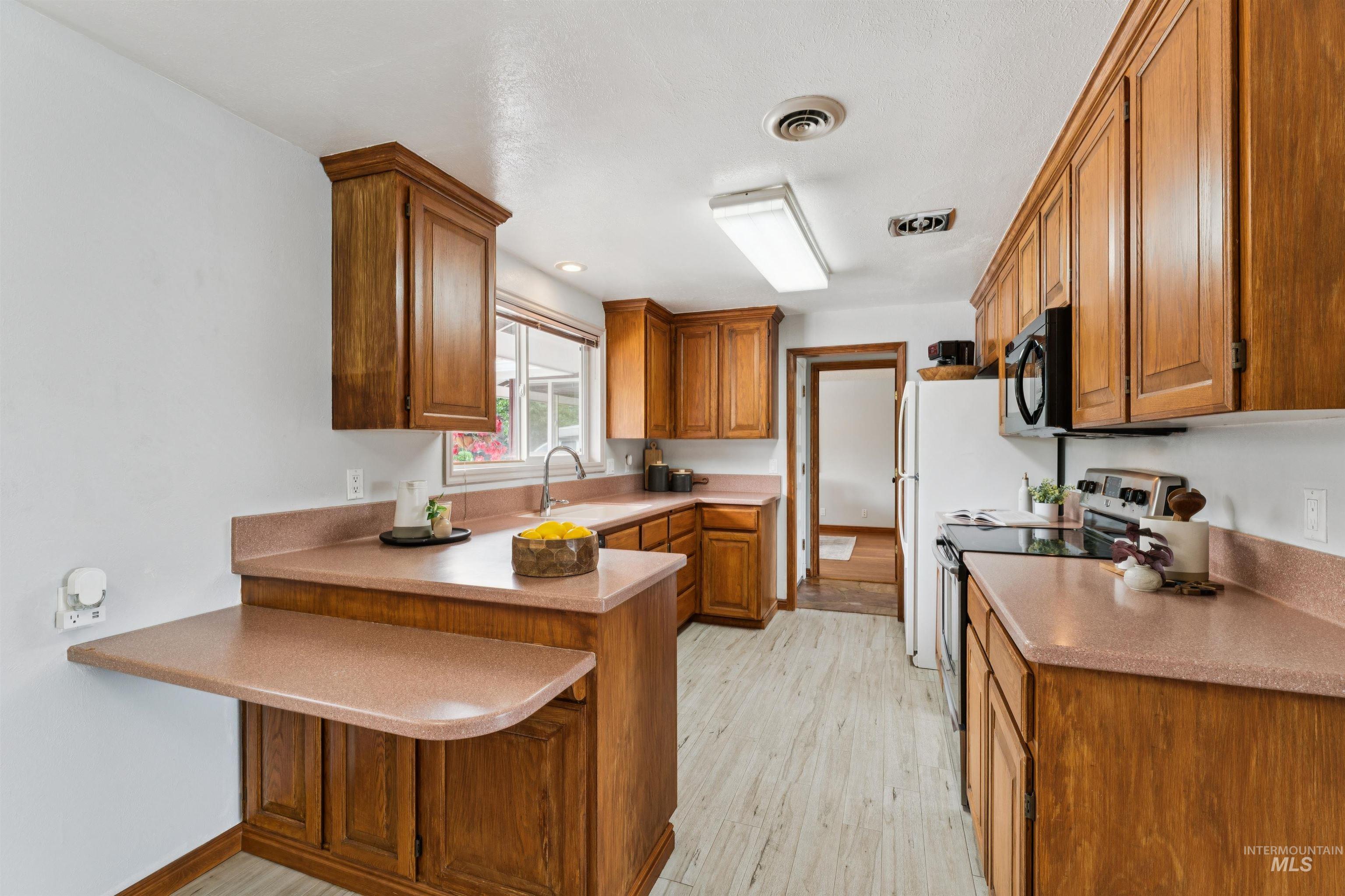 3795 N 33Rd St, Boise, Idaho 83703, 4 Bedrooms, Business/Commercial For Sale, Price $995,000,MLS 98997959