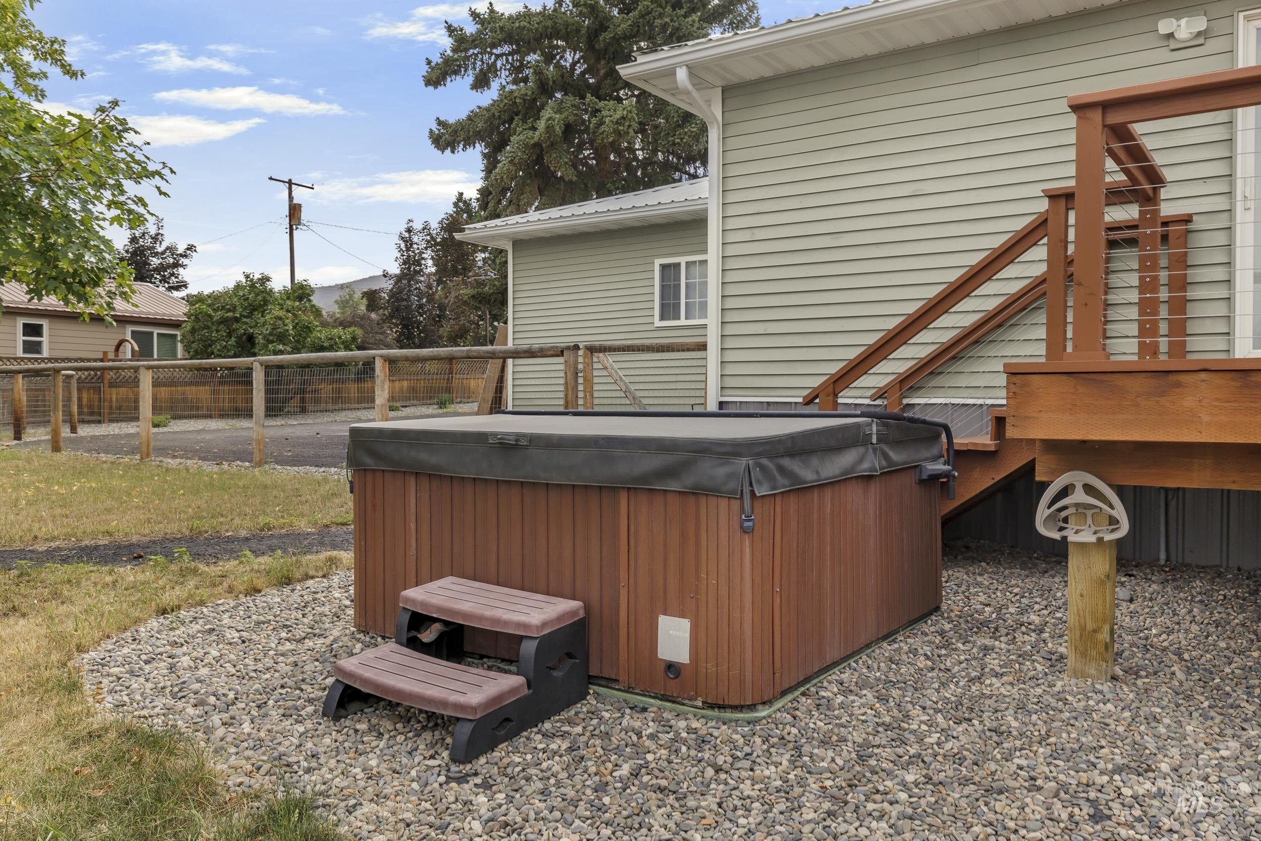 117 Lafayette Ave, Salmon, Idaho 83467, 3 Bedrooms, 2 Bathrooms, Residential For Sale, Price $375,000, 98997964