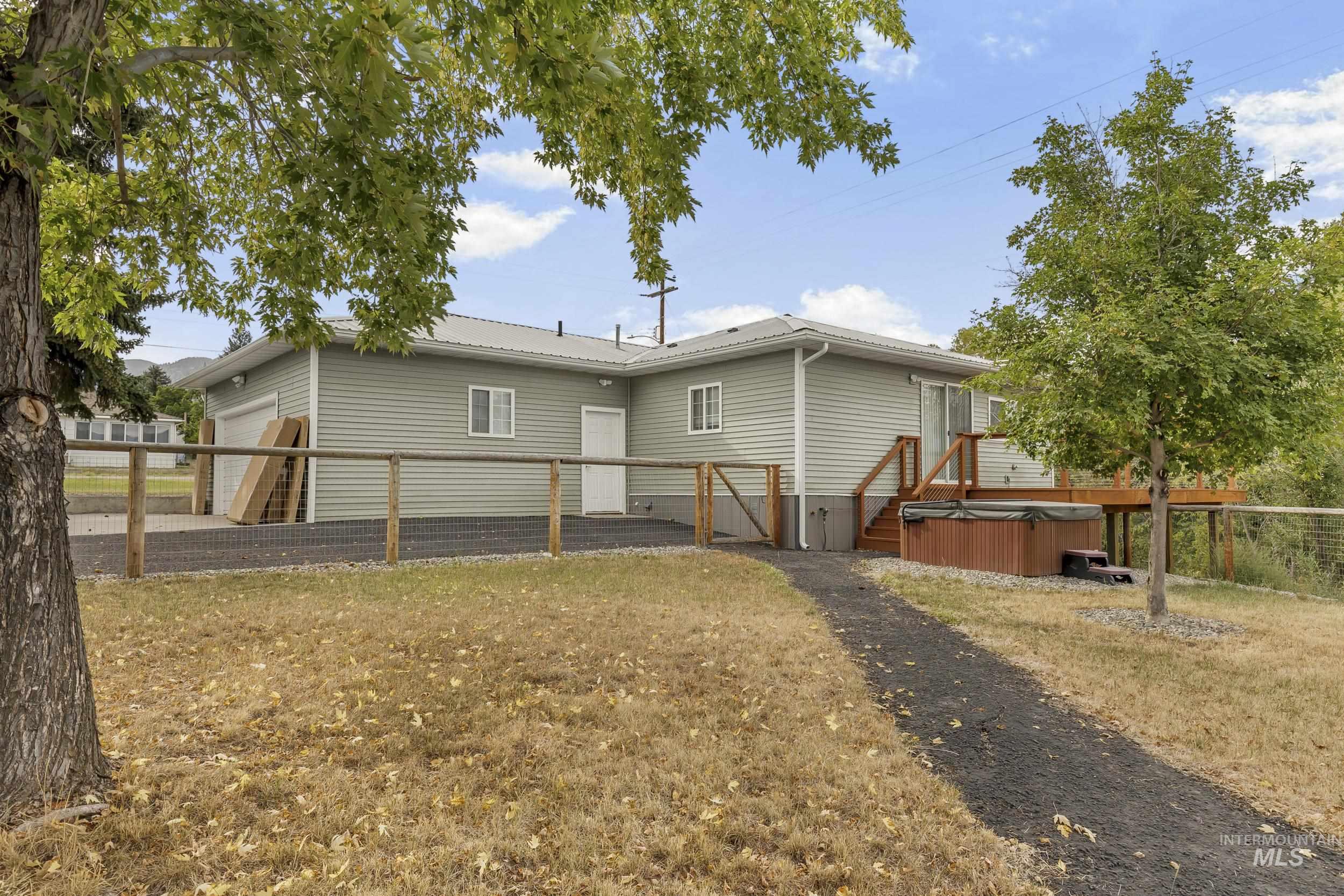 117 Lafayette Ave, Salmon, Idaho 83467, 3 Bedrooms, 2 Bathrooms, Residential For Sale, Price $375,000, 98997964