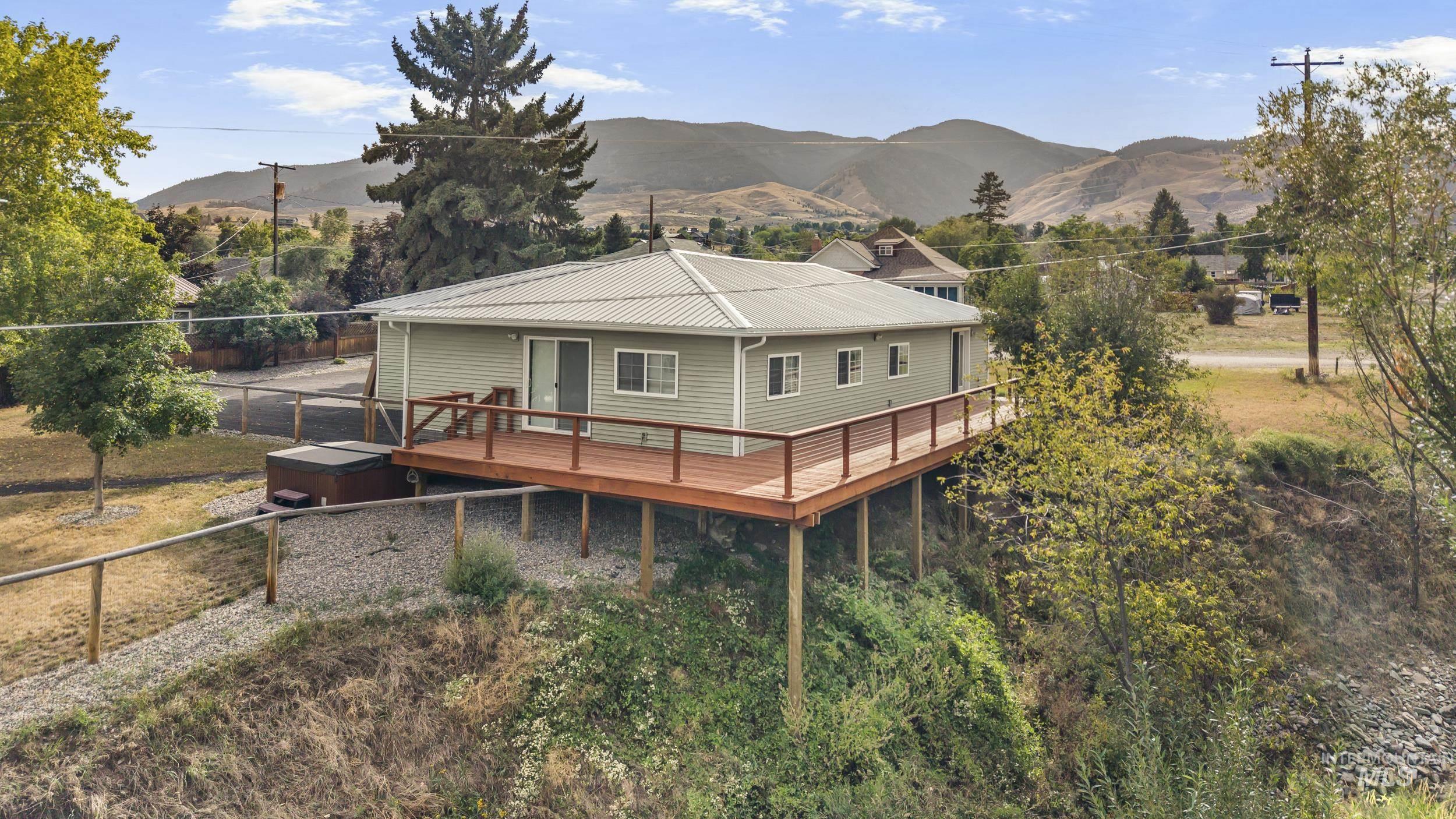 117 Lafayette Ave, Salmon, Idaho 83467, 3 Bedrooms, 2 Bathrooms, Residential For Sale, Price $375,000, 98997964