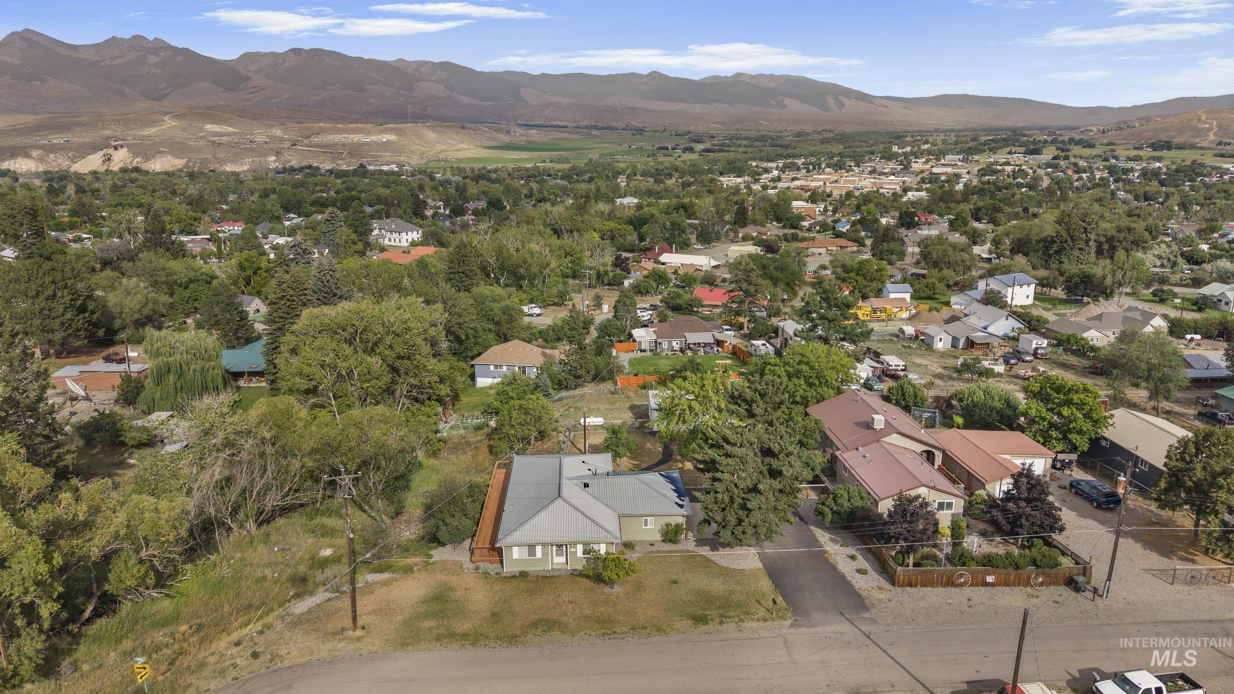 117 Lafayette Ave, Salmon, Idaho 83467, 3 Bedrooms, 2 Bathrooms, Residential For Sale, Price $375,000, 98997964