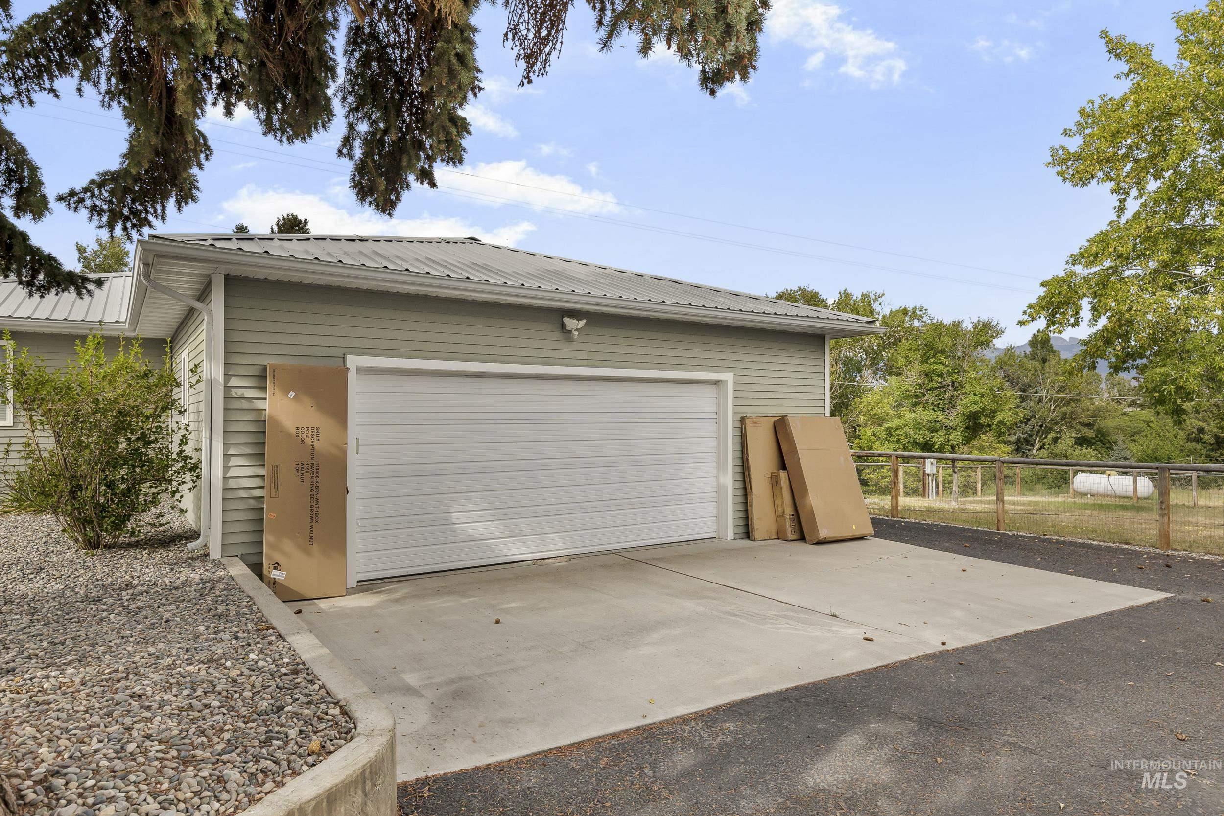 117 Lafayette Ave, Salmon, Idaho 83467, 3 Bedrooms, 2 Bathrooms, Residential For Sale, Price $375,000, 98997964