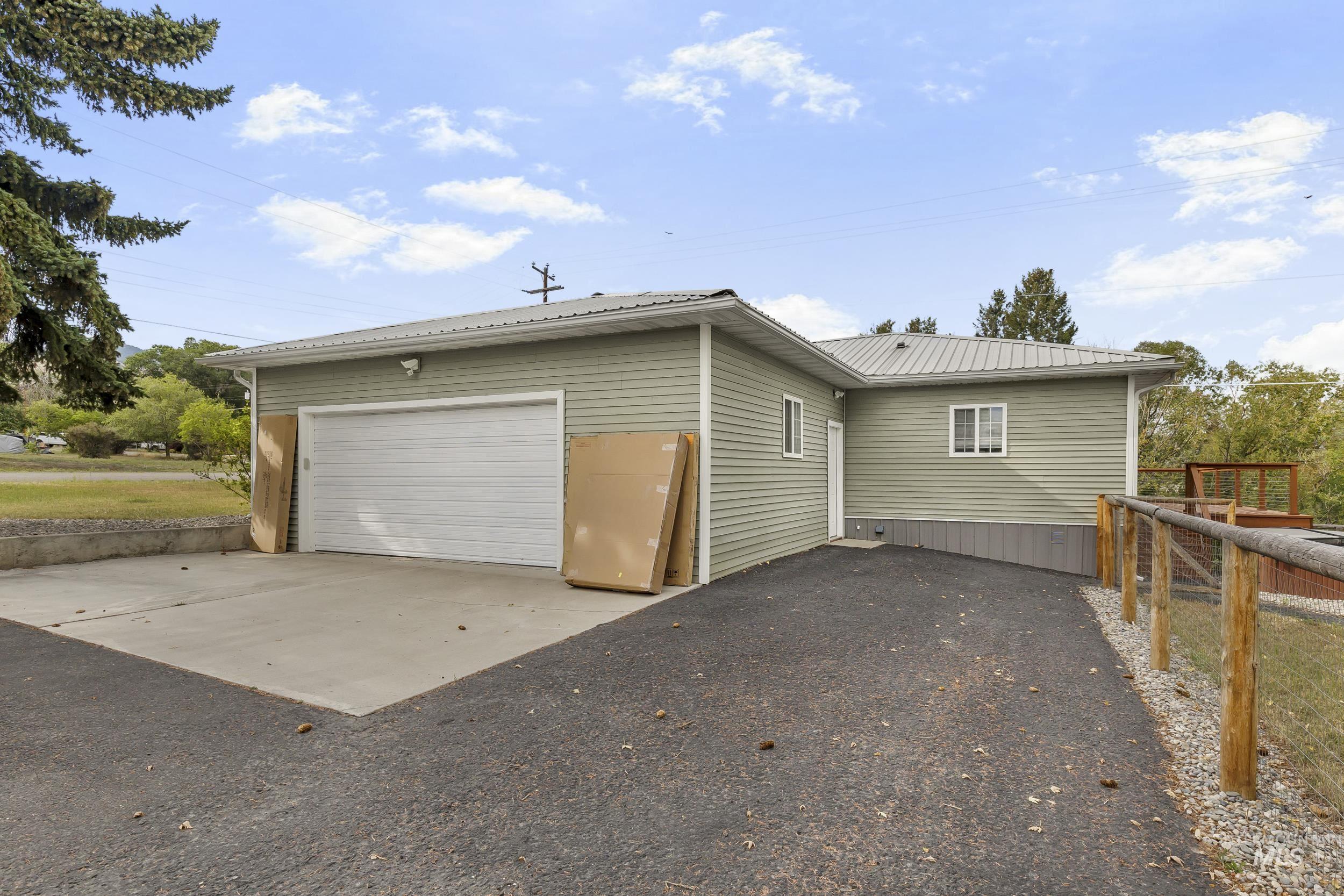 117 Lafayette Ave, Salmon, Idaho 83467, 3 Bedrooms, 2 Bathrooms, Residential For Sale, Price $375,000, 98997964